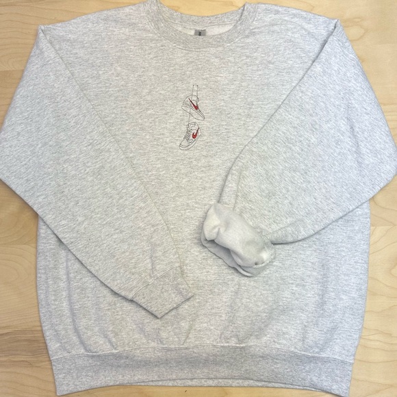 NEW Nike Embroidered Sweatshirt - Picture 2 of 4